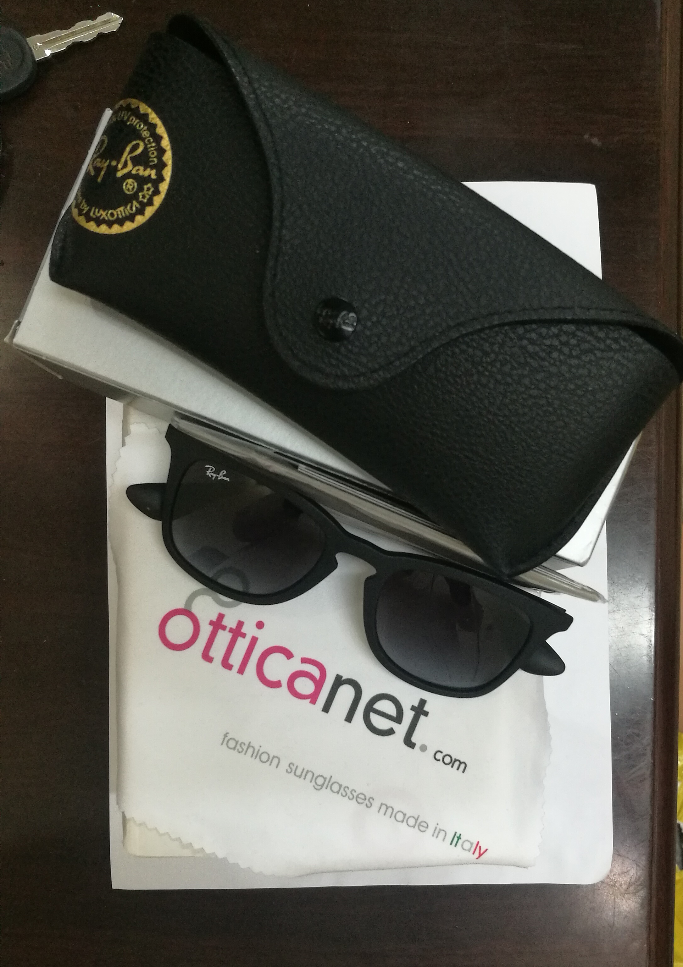 تجربة شراء نظارات شمسية راي بان Ray-Ban من موقع Otticanet للنظارات