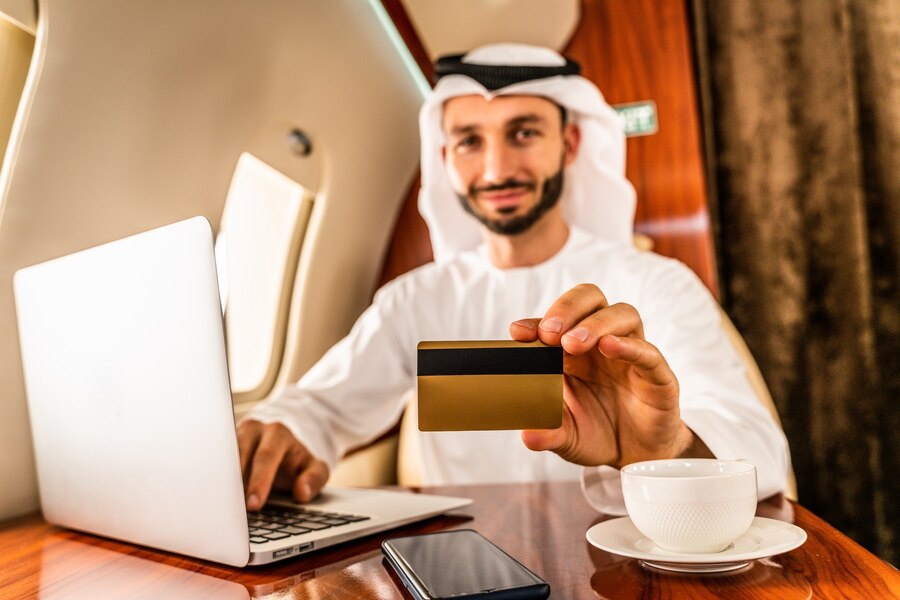 بطاقات الدفع المسبق والمحافظ الرقمية في الإمارات