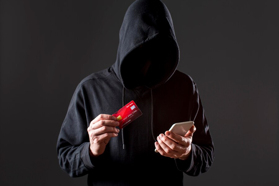 احذر نصب تحديث البيانات البنكية عبر الهاتف