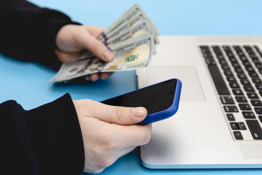 كيف توفر المال عند الشراء عبر الإنترنت بميزانية محدودة